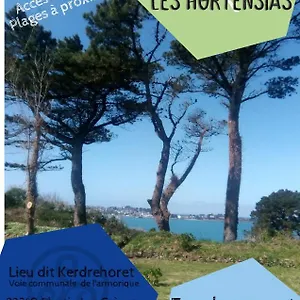 Camping Aire De Camping Car, Caravane, Tente Emplacement Nu Avec Electricite Petit Camping, Plestin-les-Grèves